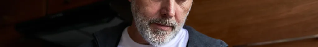 Quand un homme vous envoie « bisous » par message, que faut-il comprendre ?